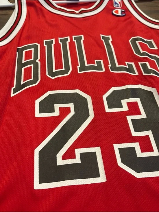 Vintage Champion- Michael Jordan- Chicago Bulls Jersey (red) size 40 - Picture 2 of 9